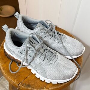 ASICS Ladies Light Gray Athletic Shoes 8 1/2